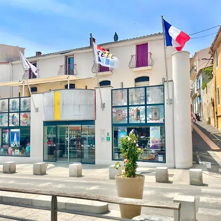 Grand Sur La Marine *